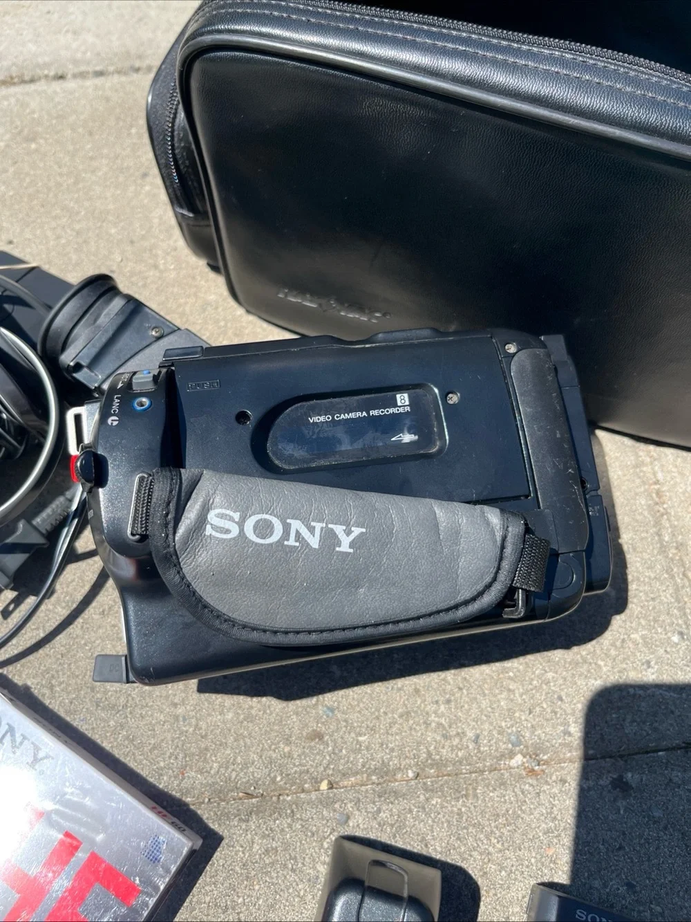 Sony Black Handycam Video8 XR 180x Digital Zoom Camcorder READ